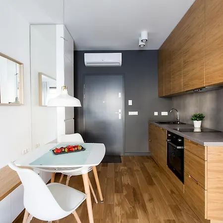 Homewell Dominikanska Апартаменты *